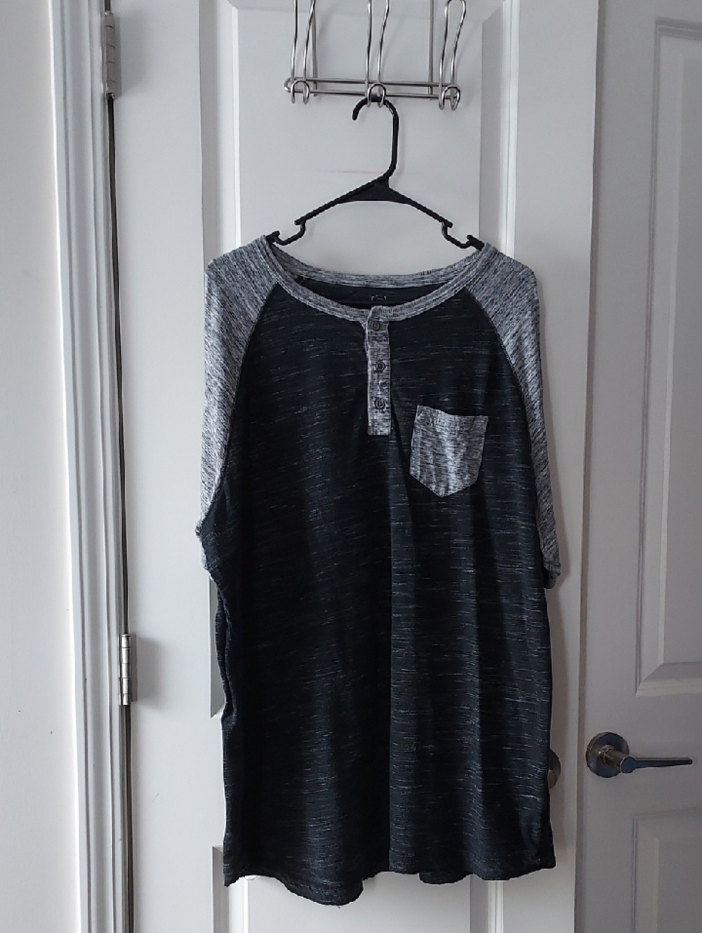 George Black Heathered Tee with Gray Trim